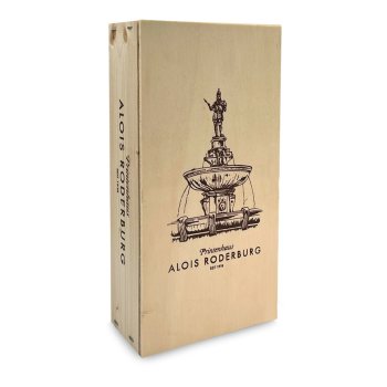 Gift wooden box, 3 assorted, 700 g "Karlsbrunnen" motif